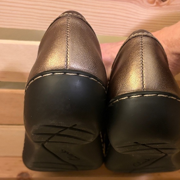 Clark’s Women’s Ashland Loafer in Metallic Bronze - Picture 4 of 7